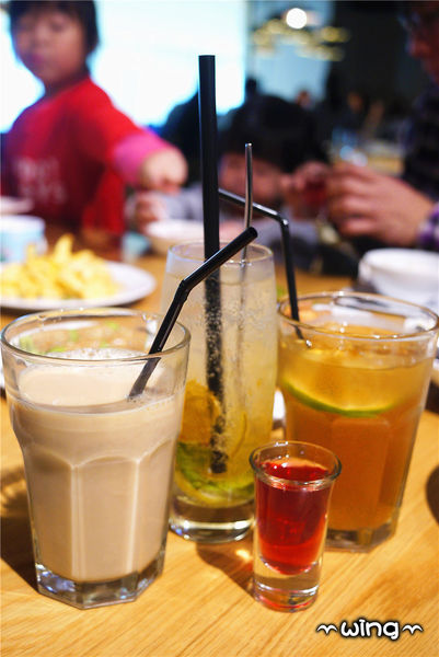 開飯川食堂(阪急店)：［台北信義區］創意美味川菜。【開飯川食堂/阪急店】蔥椒好麻雞/臭豆腐撞皮蛋/五更腸旺/黃金美人腿套餐(捷運市政府站附近美食餐廳)