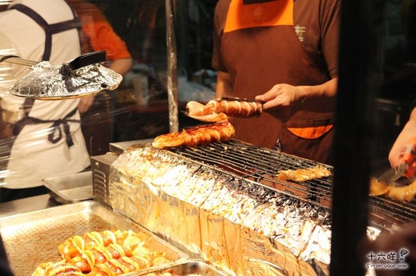 紅妃大腸香腸：台南美食小吃熱門景點 花園夜市