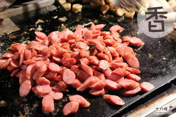 紅妃大腸香腸：台南美食小吃熱門景點 花園夜市