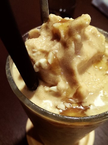 坐坐咖啡：《台北》坐坐咖啡│復古懷舊風~小確幸愛心鬆餅❤ @中山站