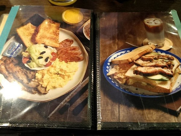 坐坐咖啡：《台北》坐坐咖啡│復古懷舊風~小確幸愛心鬆餅❤ @中山站