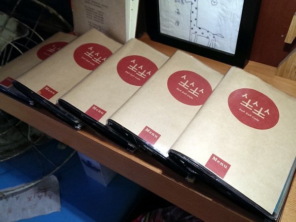 坐坐咖啡：《台北》坐坐咖啡│復古懷舊風~小確幸愛心鬆餅❤ @中山站