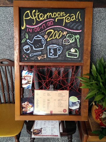 坐坐咖啡：《台北》坐坐咖啡│復古懷舊風~小確幸愛心鬆餅❤ @中山站