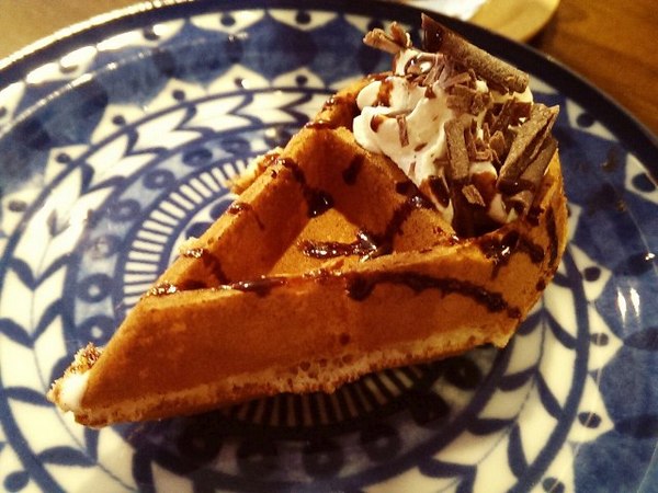 坐坐咖啡：《台北》坐坐咖啡│復古懷舊風~小確幸愛心鬆餅❤ @中山站