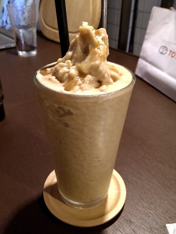 坐坐咖啡：《台北》坐坐咖啡│復古懷舊風~小確幸愛心鬆餅❤ @中山站