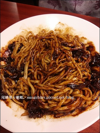 東大門：［新北中和］南勢角仁愛街．東大門韓國廚房．平價推薦韓式烤豬肉、山東燒雞