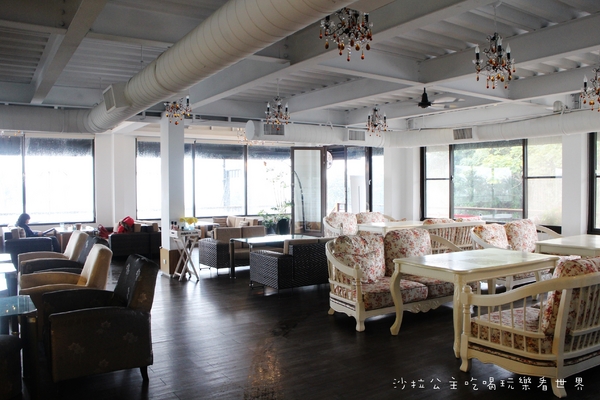 海豚咖啡：偶像劇的拍攝地『海豚咖啡』三芝親子餐廳/包場/淺水灣/看海放鬆好去處