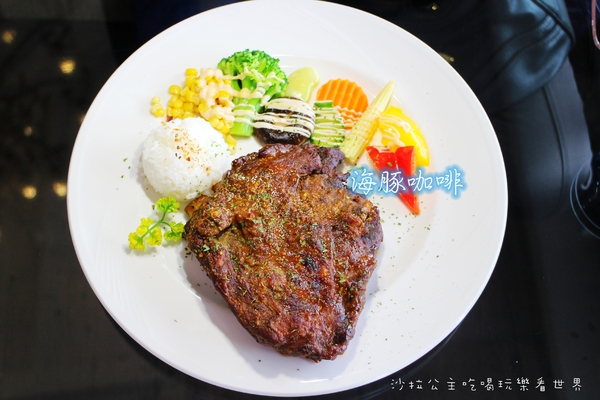 海豚咖啡：偶像劇的拍攝地『海豚咖啡』三芝親子餐廳/包場/淺水灣/看海放鬆好去處