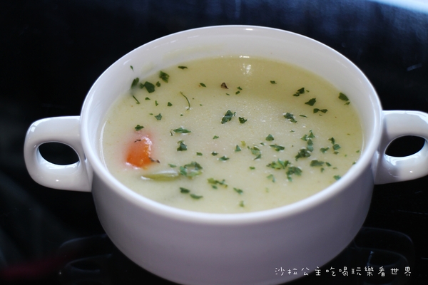 海豚咖啡：偶像劇的拍攝地『海豚咖啡』三芝親子餐廳/包場/淺水灣/看海放鬆好去處