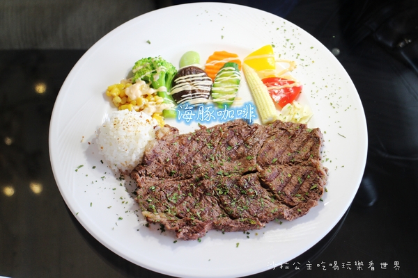 海豚咖啡：偶像劇的拍攝地『海豚咖啡』三芝親子餐廳/包場/淺水灣/看海放鬆好去處