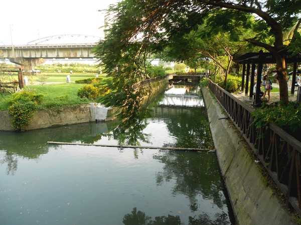 舊鐵橋天空步道：文化公車遊趣(十六)~舊鐵橋2-上橋篇