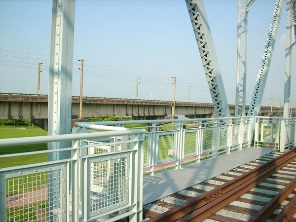 舊鐵橋天空步道：文化公車遊趣(十六)~舊鐵橋2-上橋篇
