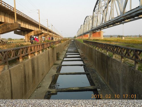 高屏舊鐵橋：文化公車遊趣(一)~舊鐵橋溼地公園