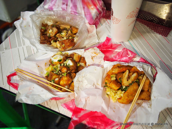 醬老大鐵板燒刈包:【食記】台北737巷醬老大.鐵板燒刈包.脆蜜雞排@內湖MRT港墘站 : 外皮軟Q口感紮實,醬料濃郁,放久也好吃的鐵板料理