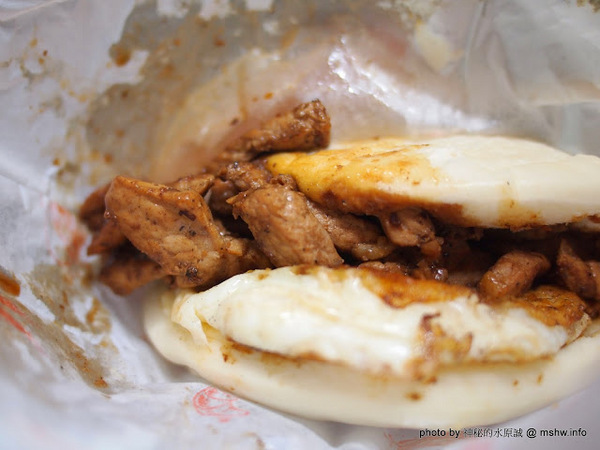 醬老大鐵板燒刈包:【食記】台北737巷醬老大.鐵板燒刈包.脆蜜雞排@內湖MRT港墘站 : 外皮軟Q口感紮實,醬料濃郁,放久也好吃的鐵板料理