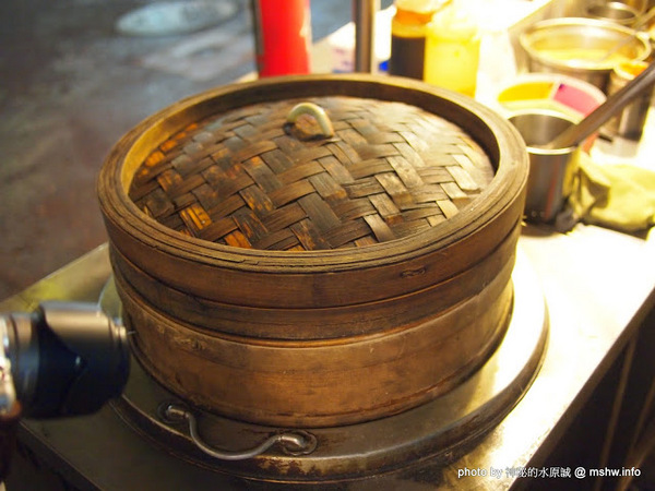 醬老大鐵板燒刈包:【食記】台北737巷醬老大.鐵板燒刈包.脆蜜雞排@內湖MRT港墘站 : 外皮軟Q口感紮實,醬料濃郁,放久也好吃的鐵板料理