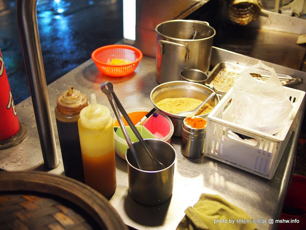 醬老大鐵板燒刈包:【食記】台北737巷醬老大.鐵板燒刈包.脆蜜雞排@內湖MRT港墘站 : 外皮軟Q口感紮實,醬料濃郁,放久也好吃的鐵板料理