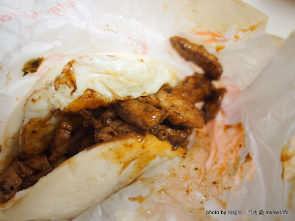 醬老大鐵板燒刈包:【食記】台北737巷醬老大.鐵板燒刈包.脆蜜雞排@內湖MRT港墘站 : 外皮軟Q口感紮實,醬料濃郁,放久也好吃的鐵板料理