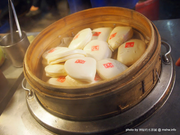 醬老大鐵板燒刈包:【食記】台北737巷醬老大.鐵板燒刈包.脆蜜雞排@內湖MRT港墘站 : 外皮軟Q口感紮實,醬料濃郁,放久也好吃的鐵板料理