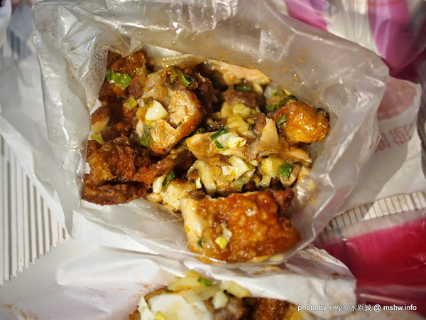 醬老大鐵板燒刈包:【食記】台北737巷醬老大.鐵板燒刈包.脆蜜雞排@內湖MRT港墘站 : 外皮軟Q口感紮實,醬料濃郁,放久也好吃的鐵板料理