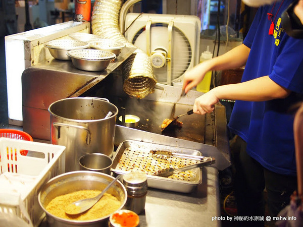 醬老大鐵板燒刈包:【食記】台北737巷醬老大.鐵板燒刈包.脆蜜雞排@內湖MRT港墘站 : 外皮軟Q口感紮實,醬料濃郁,放久也好吃的鐵板料理