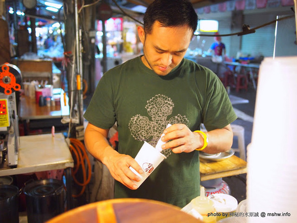 星月鮮奶茶：【食記】台北Fresh Milk Tea 星月鮮奶茶鋪通化總店@大安MRT信義安和&六張犁臨江街通化夜市 : 嚴選原料口感絕佳,搭小吃超順口的平價鮮奶茶