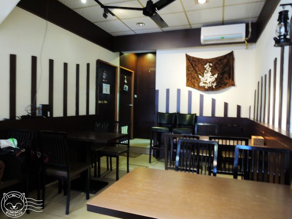 公海Gong High:【星羽愛美食-台中】平價美味早午餐,青醬麵包和炸物好好吃,漢堡肉排又厚又多汁~公海Gong High。