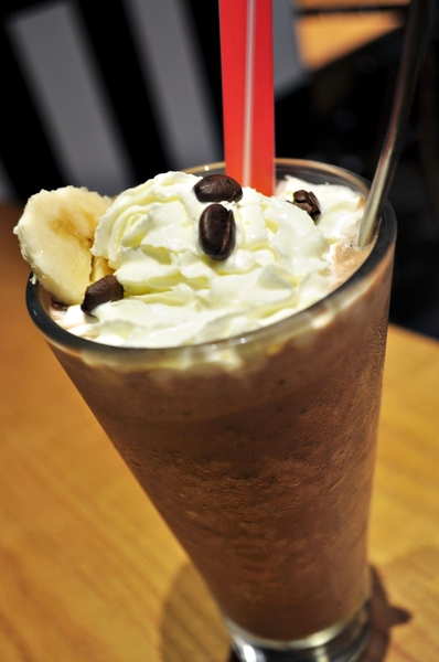 DACOZ!大口吃：【台南】DACOZ!大口吃．饗食天堂也賣漢堡？．桑尼瘦不了