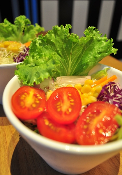 DACOZ!大口吃：【台南】DACOZ!大口吃．饗食天堂也賣漢堡？．桑尼瘦不了