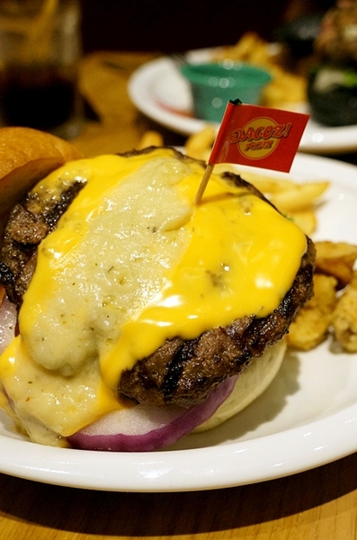 DACOZ!大口吃:台南【DACOZ!大口吃】饗食天堂全新美式品牌 美式漢堡 台南火車站美食推薦 focus美食餐廳