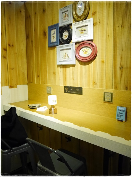 2F Lite 貳拂咖啡:【內湖】2F Lite 貳拂咖啡,都會「輕」風格概念餐廳,義麵/晨餐/排餐/三明治/可頌脆餅/咖啡/手做氣泡水