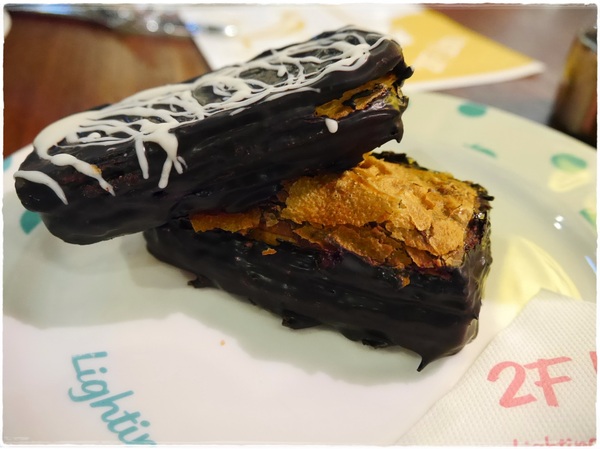 2F Lite 貳拂咖啡:【內湖】2F Lite 貳拂咖啡,都會「輕」風格概念餐廳,義麵/晨餐/排餐/三明治/可頌脆餅/咖啡/手做氣泡水