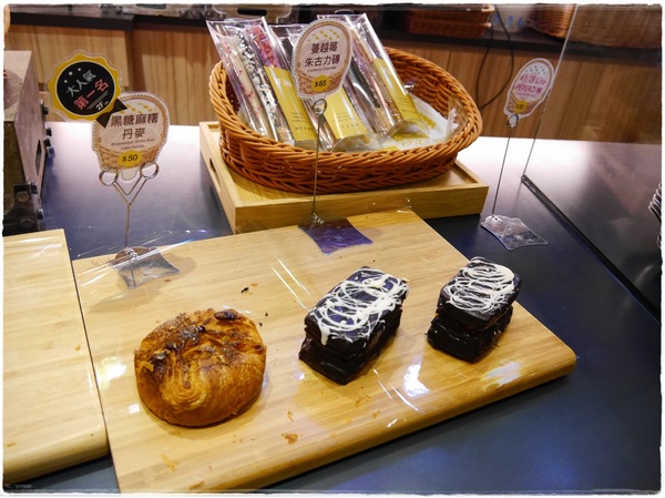 2F Lite 貳拂咖啡:【內湖】2F Lite 貳拂咖啡,都會「輕」風格概念餐廳,義麵/晨餐/排餐/三明治/可頌脆餅/咖啡/手做氣泡水