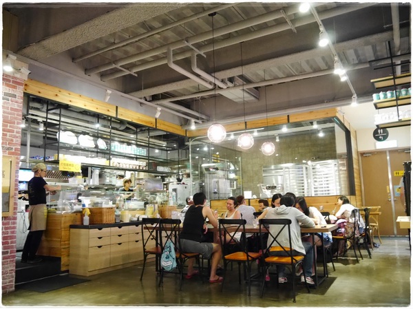 2F Lite 貳拂咖啡:【內湖】2F Lite 貳拂咖啡,都會「輕」風格概念餐廳,義麵/晨餐/排餐/三明治/可頌脆餅/咖啡/手做氣泡水