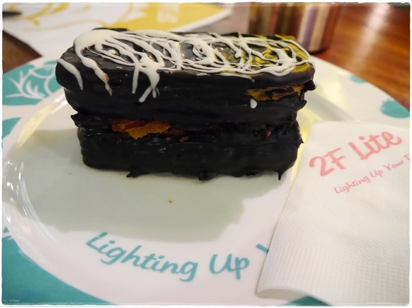 2F Lite 貳拂咖啡:【內湖】2F Lite 貳拂咖啡,都會「輕」風格概念餐廳,義麵/晨餐/排餐/三明治/可頌脆餅/咖啡/手做氣泡水