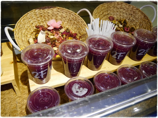 2F Lite 貳拂咖啡:【內湖】2F Lite 貳拂咖啡,都會「輕」風格概念餐廳,義麵/晨餐/排餐/三明治/可頌脆餅/咖啡/手做氣泡水