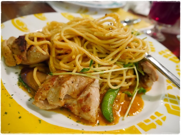 2F Lite 貳拂咖啡:【內湖】2F Lite 貳拂咖啡,都會「輕」風格概念餐廳,義麵/晨餐/排餐/三明治/可頌脆餅/咖啡/手做氣泡水