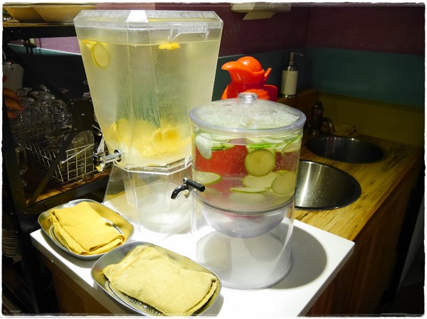 2F Lite 貳拂咖啡:【內湖】2F Lite 貳拂咖啡,都會「輕」風格概念餐廳,義麵/晨餐/排餐/三明治/可頌脆餅/咖啡/手做氣泡水