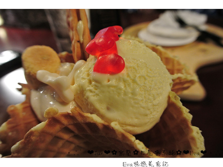 哈利波特的奇幻世界~四圍堡車站:【食遊記】oO。宜蘭 礁溪 四圍堡車站+櫻桃谷 哈利波特魔法世界、超長拐子骨麵包、四圍堡櫻桃谷、現烤Pizza、自選料冰淇淋、旅遊、食記 可愛又魔幻的哈利波特霍格華茲城堡風餐廳的四圍堡車站,大家朝聖了嘛?!。o○。