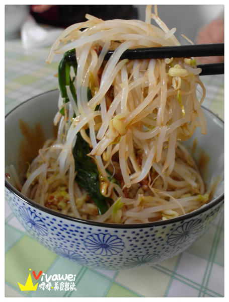 小食光：苗栗銅鑼鄉｜純粹而美味的平價客家小食專賣店『小食光麵堂』 銅鑼火車站 油桐花季 水晶餃 乾麵 麵線 推薦 便宜 美食 小吃