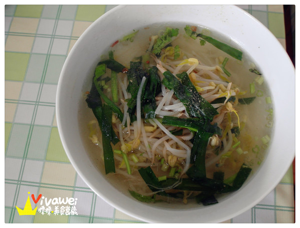 小食光：苗栗銅鑼鄉｜純粹而美味的平價客家小食專賣店『小食光麵堂』 銅鑼火車站 油桐花季 水晶餃 乾麵 麵線 推薦 便宜 美食 小吃