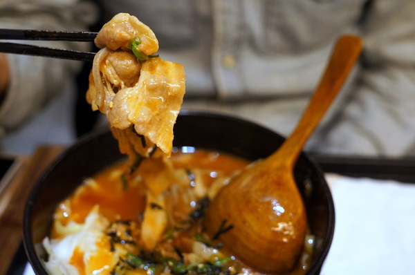 玄麻蕎麥處:(胖樺食記)台北東區216巷「玄麻蕎麥處」。美味的蕎麥麵佐以濃郁的湯頭及扎實的配料(內含完整菜單)。