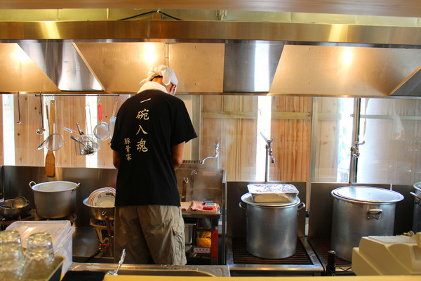 豚骨家：[台南]一碗入魂排隊人氣名店 豚骨家