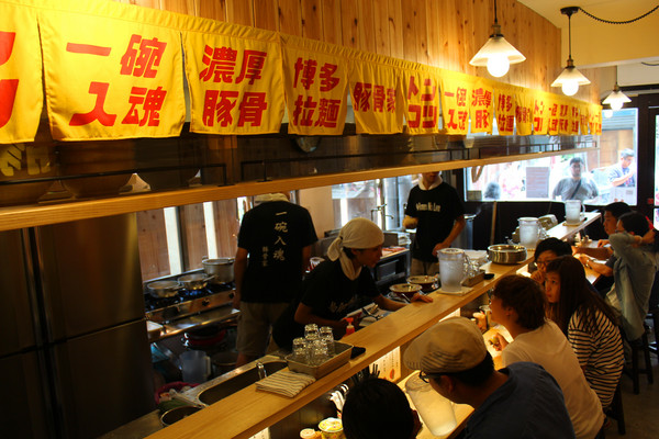 豚骨家：[台南]一碗入魂排隊人氣名店 豚骨家