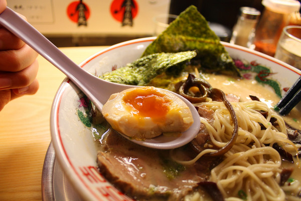 豚骨家：[台南]一碗入魂排隊人氣名店 豚骨家