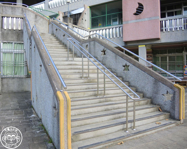 中山國小:作伙來企投【宜蘭・中山國小】四座溜滑梯讓小朋友玩瘋了