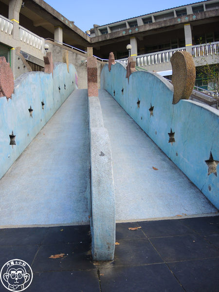 中山國小:作伙來企投【宜蘭・中山國小】四座溜滑梯讓小朋友玩瘋了