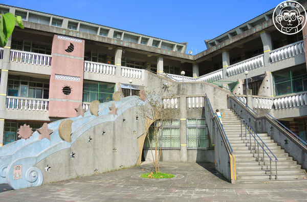 中山國小:作伙來企投【宜蘭・中山國小】四座溜滑梯讓小朋友玩瘋了