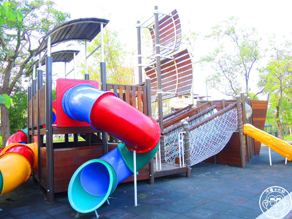 中山國小:作伙來企投【宜蘭・中山國小】四座溜滑梯讓小朋友玩瘋了