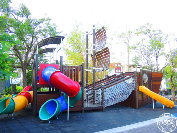 中山國小:作伙來企投【宜蘭・中山國小】四座溜滑梯讓小朋友玩瘋了